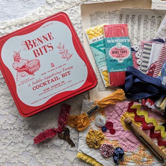 Vintage Sewing Tin of Goodies - Picture 3 of 9